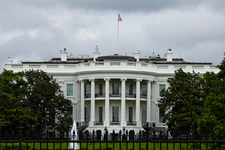 债市早参1月21日| 特朗普宣誓就任美国总统,离岸人民币兑美元涨近750点;财政部今日开展国债做市支持操作