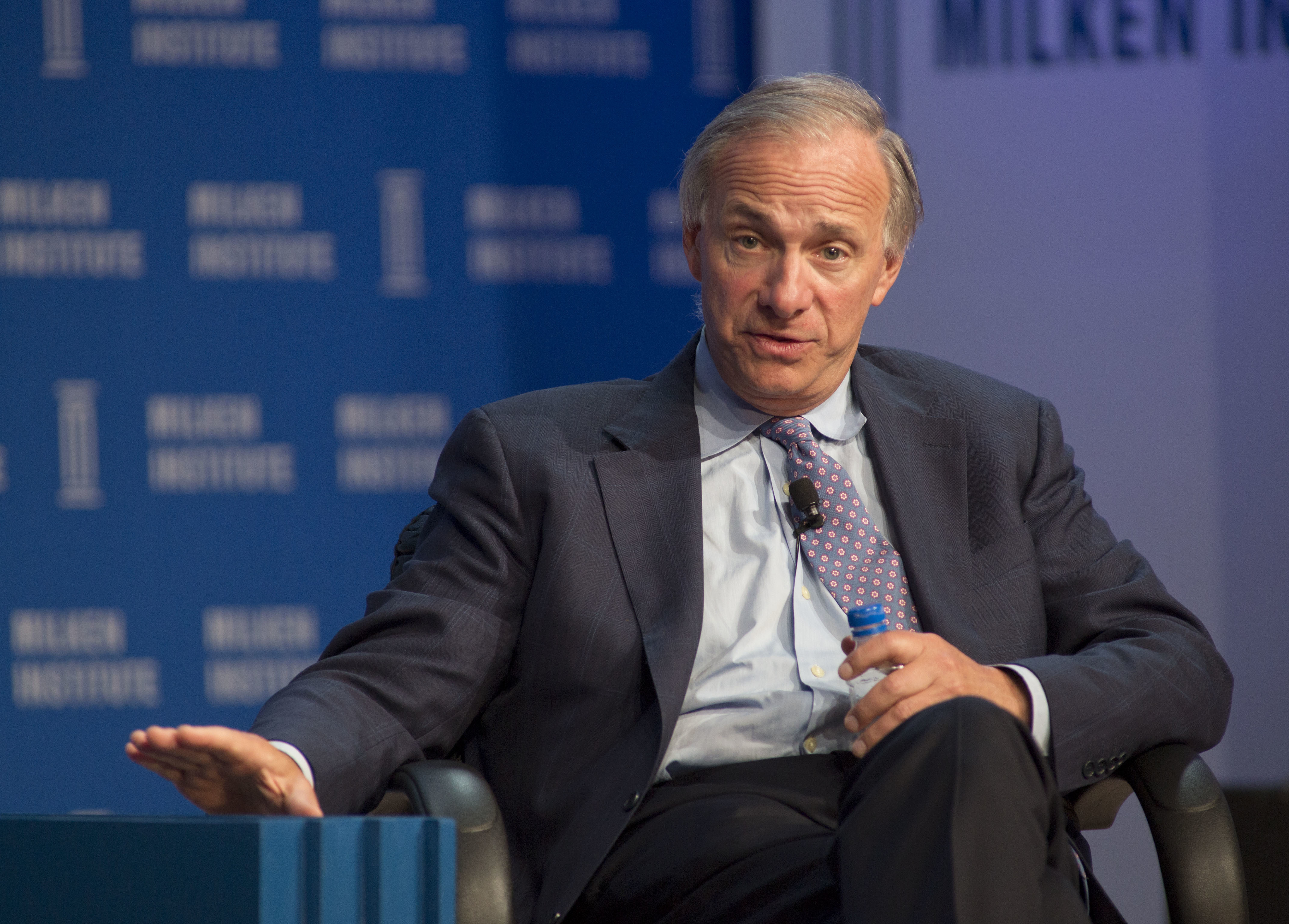 桥水基金创始人：削减预算赤字对稳定债券市场至关重要