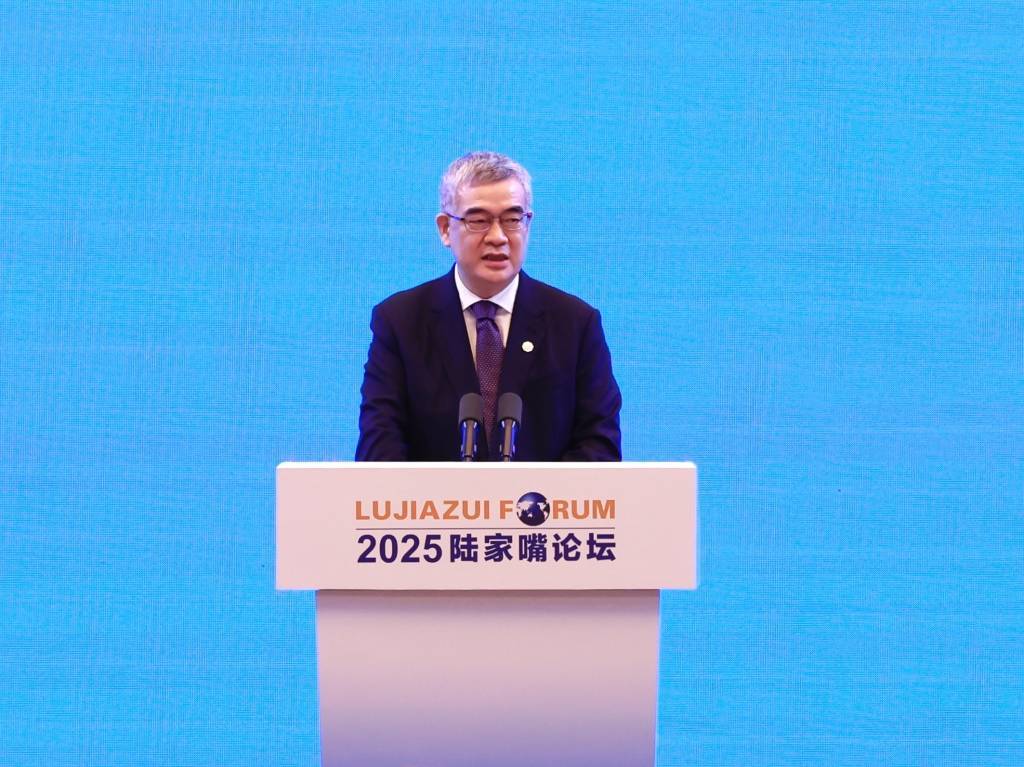 国家外汇管理局局长朱鹤新:外资净增持境内债券处于较高水平,近期买入境内股票也有所增多