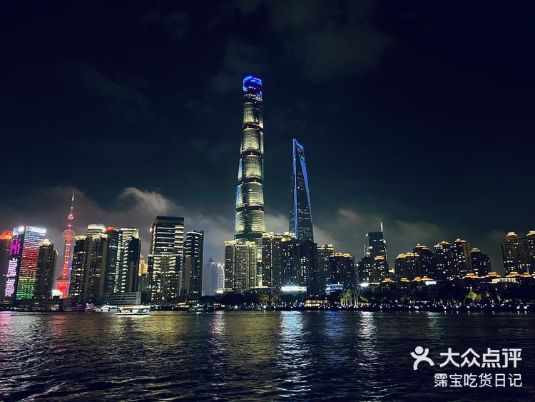 陆家嘴集团转让上海鸿霈置业100%股债，转让底价9.45亿元